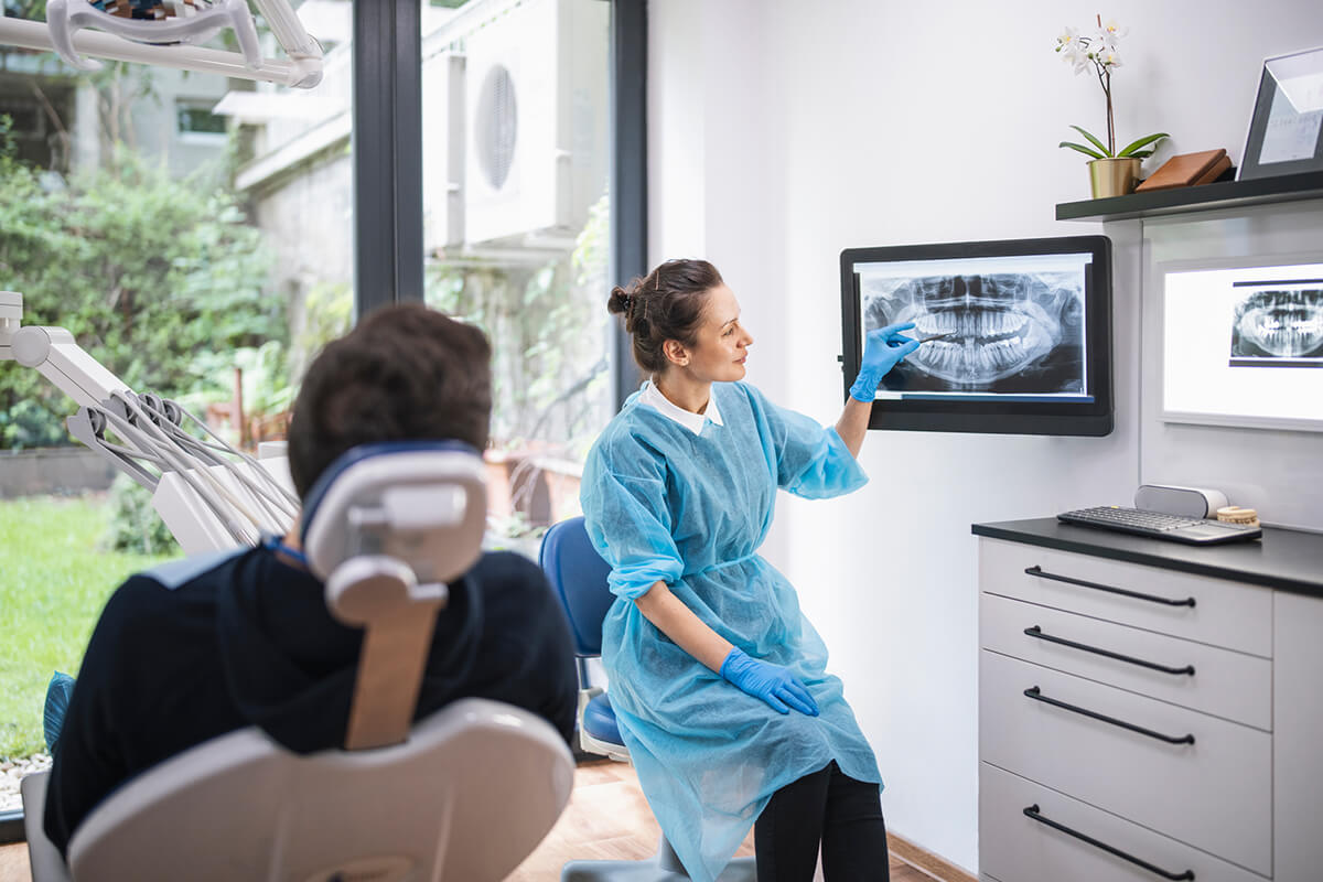 How to Choose Between All-on-4 Implants and Traditional Dentures in Albuquerque, NM